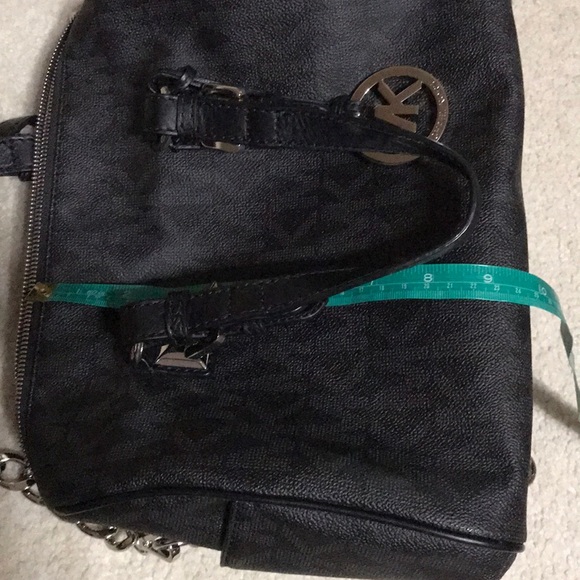 Michael Kors signature satchel - Picture 7 of 8